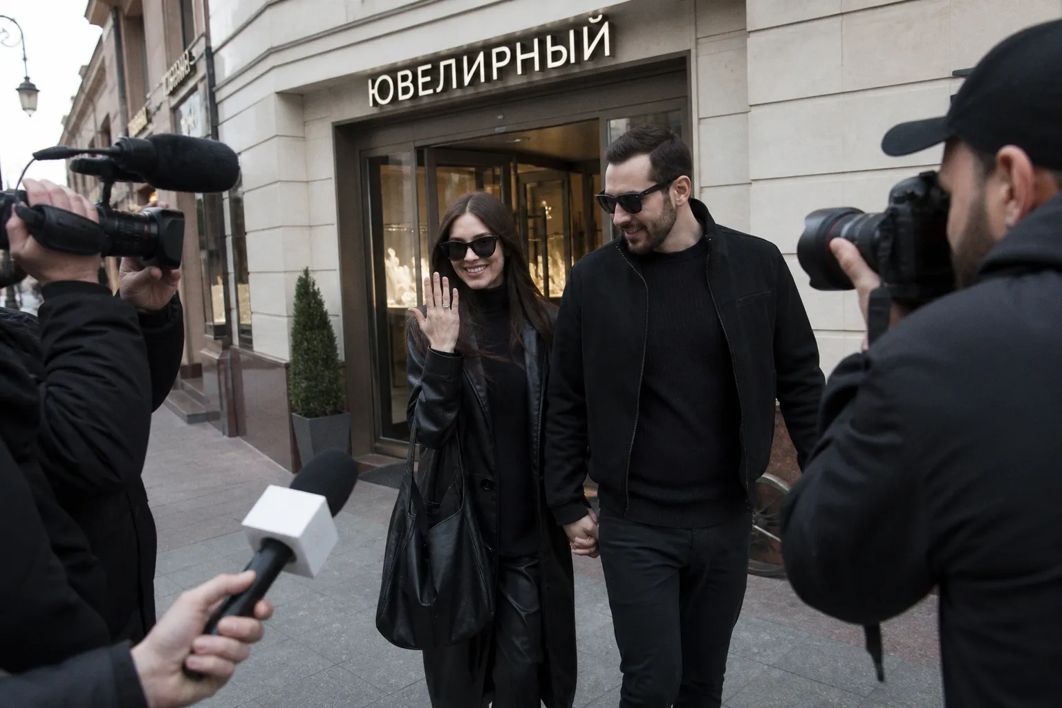 Почему помолвочные кольца звезд стали главным инструментом PR-индустрии