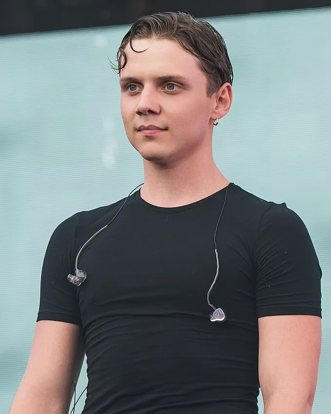 Песня Вани Дмитриенко «Шелк»